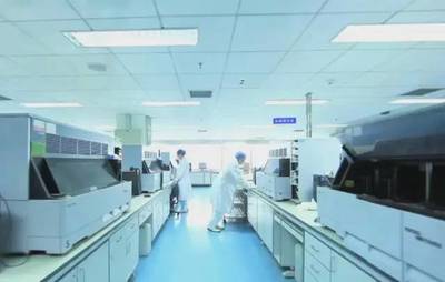 生物科技研發(fā)違規(guī)曝光 南法信鎮(zhèn)突擊檢查，涉事工廠庫(kù)房當(dāng)即被封